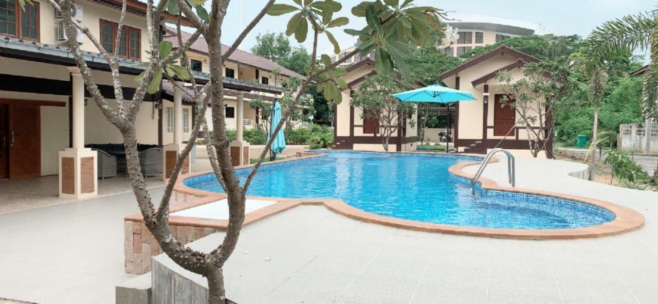 Sunray Guesthouse สุนันท์บ้านพักริมคลอง Uthai Thani Exterior foto